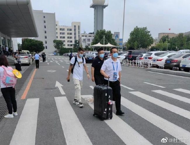 快乐的裸露女