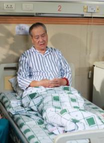 好奇心很重的美女