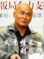 满员电车被痴汉蹂躏至双腿
